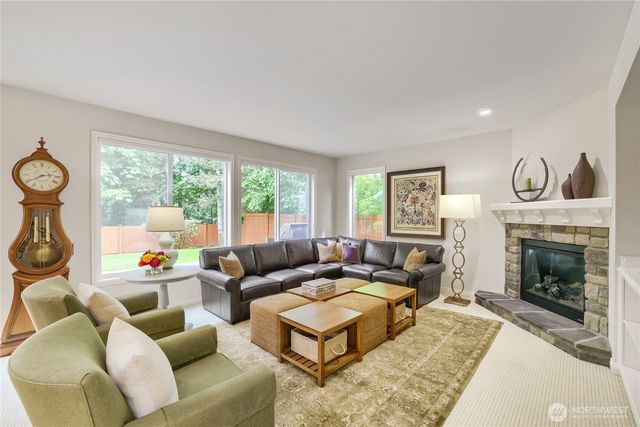 916 275th Place SE, Sammamish, WA 98075