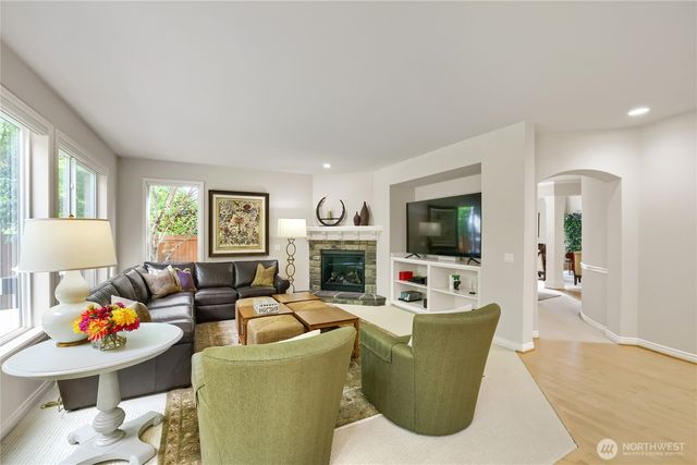 916 275th Place SE, Sammamish, WA 98075