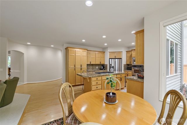 916 275th Place SE, Sammamish, WA 98075