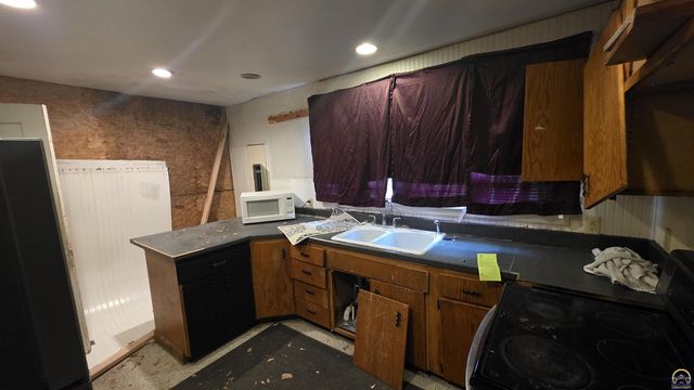 1117 SW Horne ST, Topeka, KS 66604
