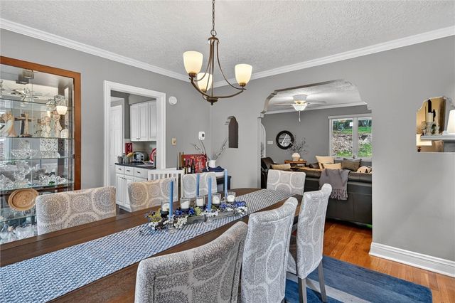 830 Florida Ave, Mt Lebanon, PA 15228