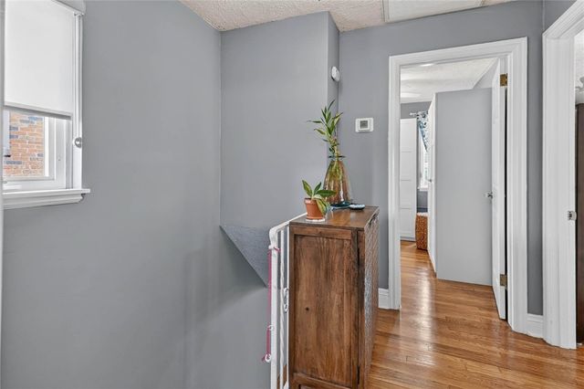 830 Florida Ave, Mt Lebanon, PA 15228
