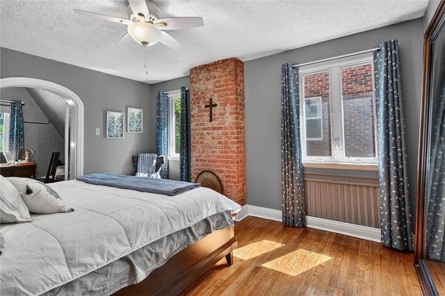 830 Florida Ave, Mt Lebanon, PA 15228
