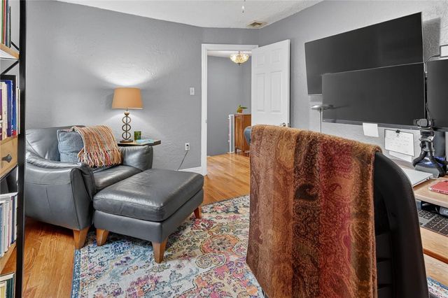 830 Florida Ave, Mt Lebanon, PA 15228
