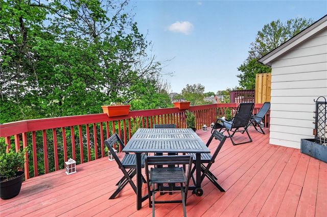 830 Florida Ave, Mt Lebanon, PA 15228