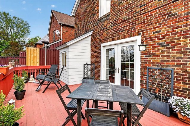 830 Florida Ave, Mt Lebanon, PA 15228