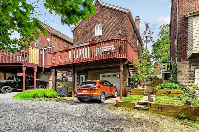 830 Florida Ave, Mt Lebanon, PA 15228