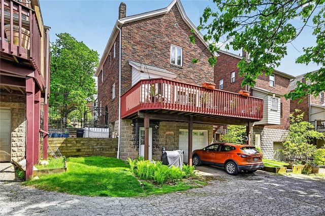 830 Florida Ave, Mt Lebanon, PA 15228