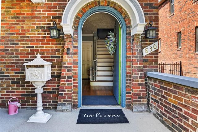 830 Florida Ave, Mt Lebanon, PA 15228