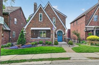 830 Florida Ave, Mt Lebanon, PA 15228