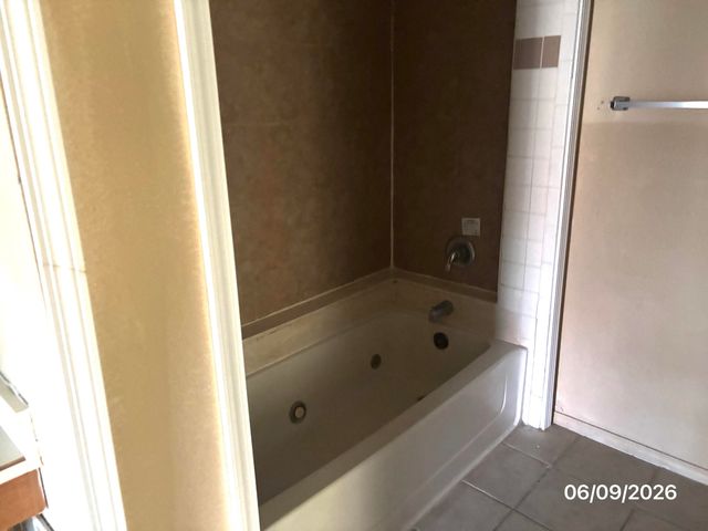 823 Country Club Drive SE APT 1E, Rio Rancho, NM 87124