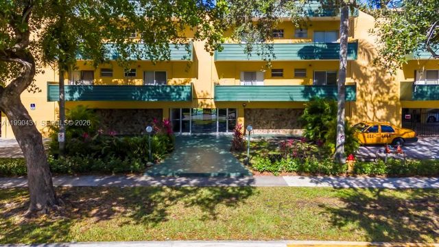 1975 NE 135th St 3F, North Miami, FL 33181