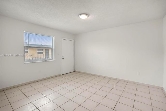 1975 NE 135th St 3F, North Miami, FL 33181