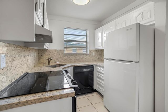 1975 NE 135th St 3F, North Miami, FL 33181