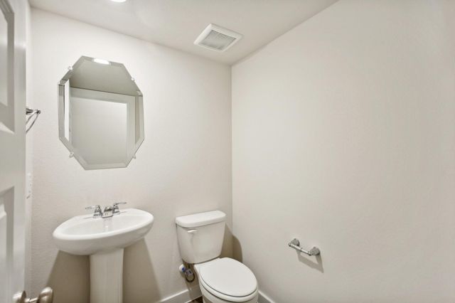 586 Avisa Drive, Kemah, TX 77565