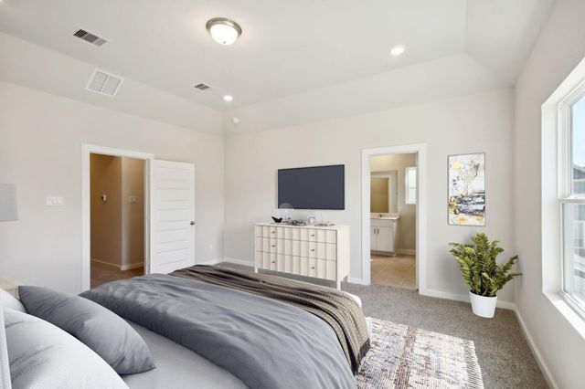 586 Avisa Drive, Kemah, TX 77565