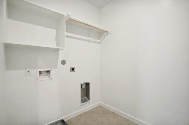 586 Avisa Drive, Kemah, TX 77565