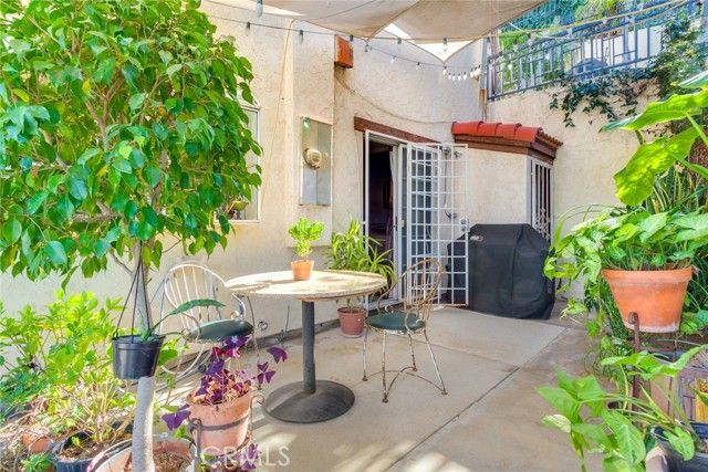 4220 Toland Way, Los Angeles, CA 90065