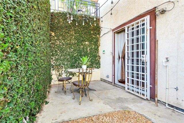 4220 Toland Way, Los Angeles, CA 90065