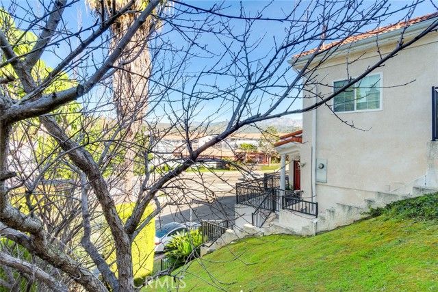 4220 Toland Way, Los Angeles, CA 90065