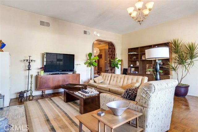 4220 Toland Way, Los Angeles, CA 90065