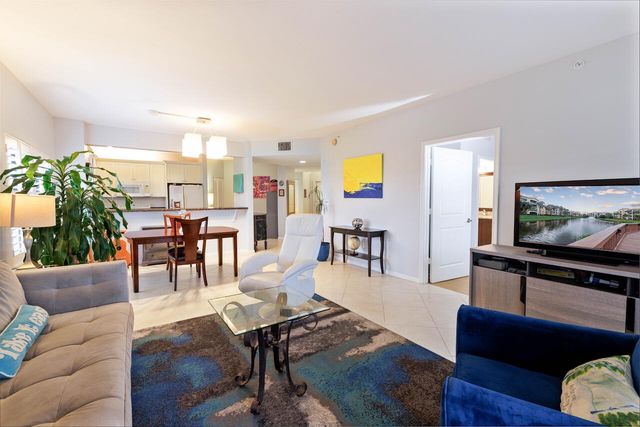 300 Uno Lago Drive 405, Juno Beach, FL 33408