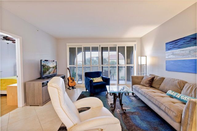 300 Uno Lago Drive 405, Juno Beach, FL 33408