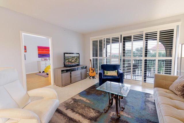 300 Uno Lago Drive 405, Juno Beach, FL 33408