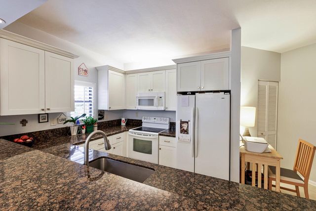 300 Uno Lago Drive 405, Juno Beach, FL 33408