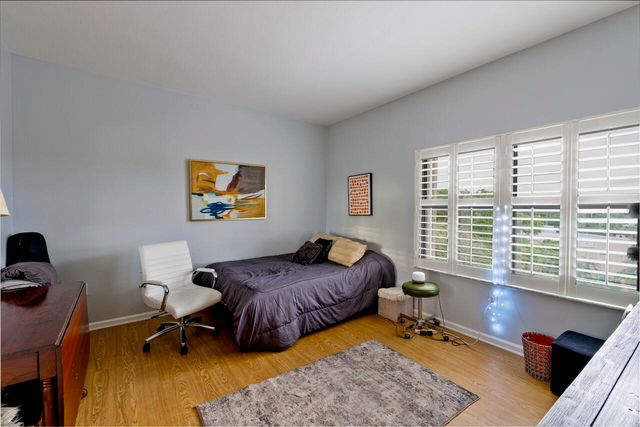 300 Uno Lago Drive 405, Juno Beach, FL 33408