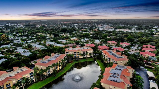 300 Uno Lago Drive 405, Juno Beach, FL 33408