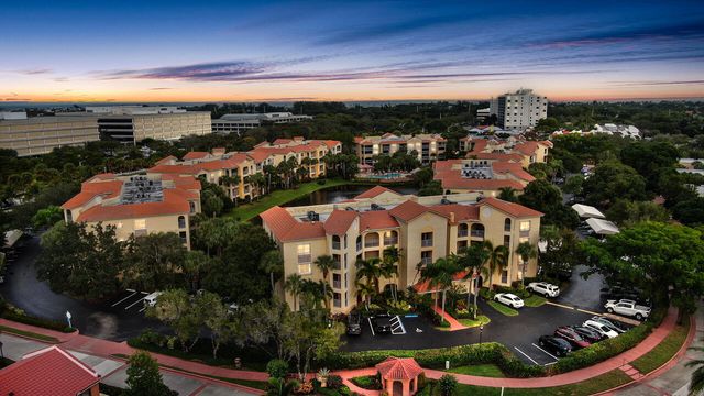 300 Uno Lago Drive 405, Juno Beach, FL 33408