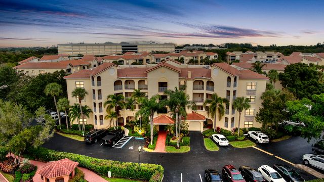 300 Uno Lago Drive 405, Juno Beach, FL 33408