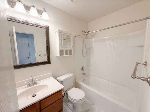 2027 Pine Knot Drive, Heartland, TX 75126