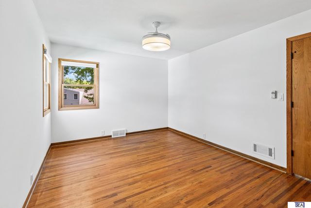 3315 S 104th Avenue, Omaha, NE 68124