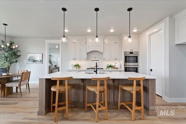 6556 W Los Flores Dr, Meridian, ID 83646