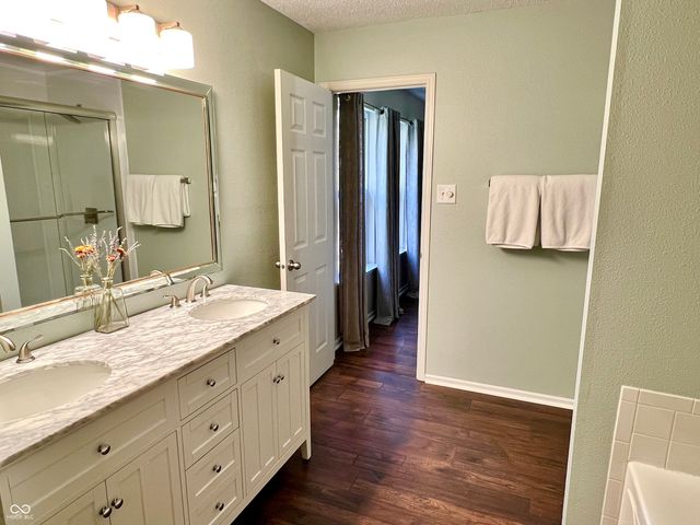 10188 Orange Blossom Trail, Fishers, IN 46038