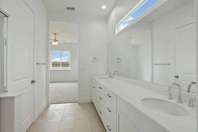 484 Vinal Dr, Manteca, CA 95337