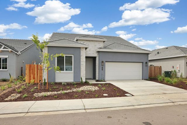 484 Vinal Dr, Manteca, CA 95337