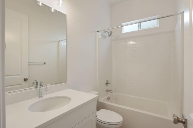 484 Vinal Dr, Manteca, CA 95337