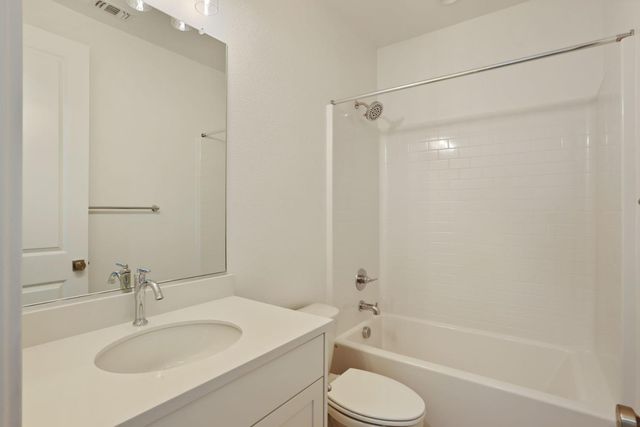 484 Vinal Dr, Manteca, CA 95337