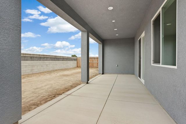 484 Vinal Dr, Manteca, CA 95337