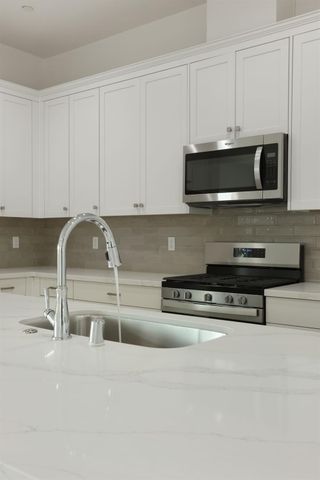 484 Vinal Dr, Manteca, CA 95337