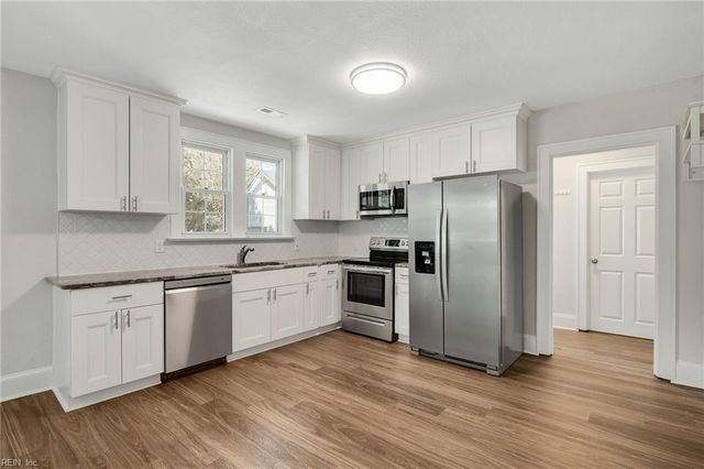 3023 Guinea CIR, Hayes, VA 23072