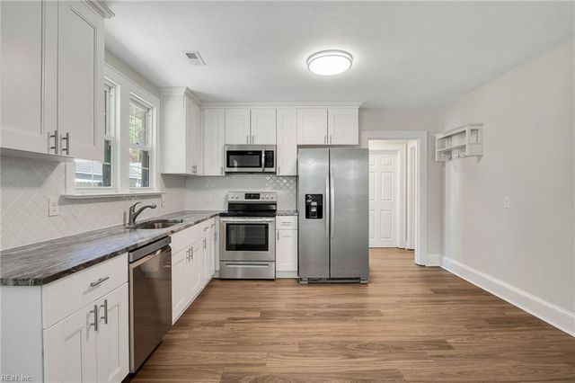 3023 Guinea CIR, Hayes, VA 23072