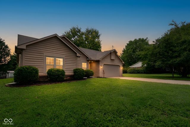 572 San Ricardo Drive, Greenwood, IN 46142