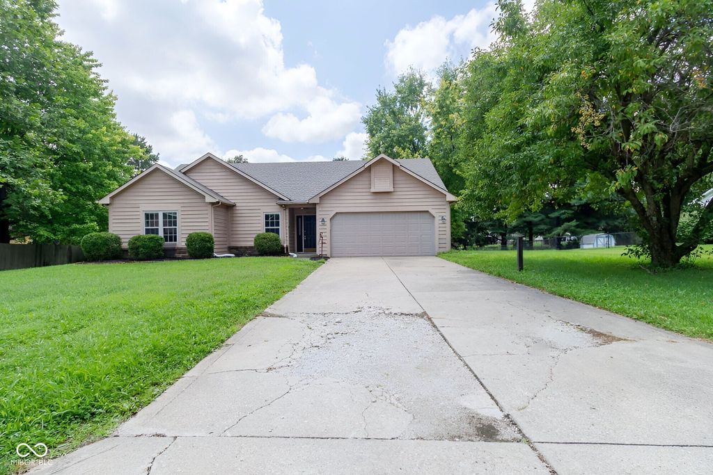572 San Ricardo Drive, Greenwood, IN 46142