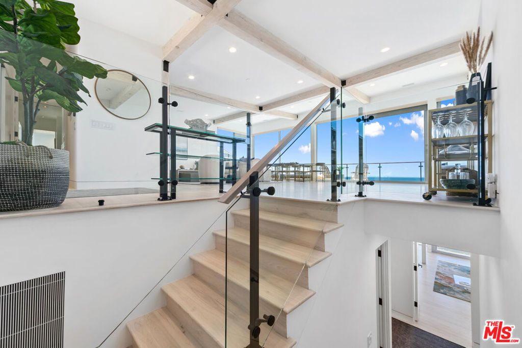 Image 14 of property listing at 24928 Malibu Road, Malibu, CA 90265