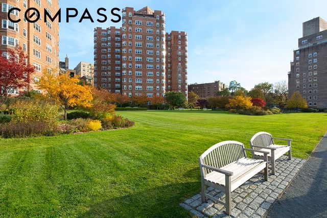160 Cabrini Blvd Apt 105, New York City, NY 10033