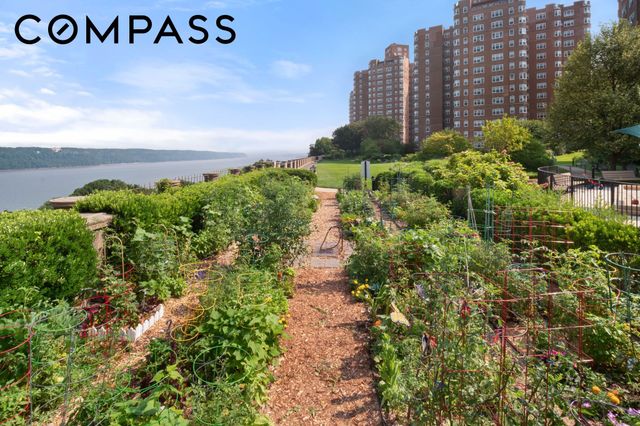 160 Cabrini Blvd Apt 105, New York City, NY 10033